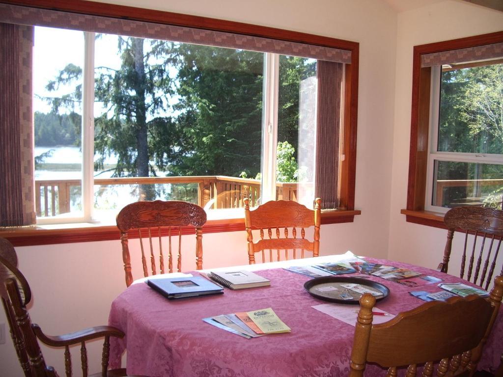 Pacific Rose Cottage Ucluelet Zimmer foto